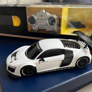 Rastar Audi Remote control R8 LMS 1/24 RC Car White.